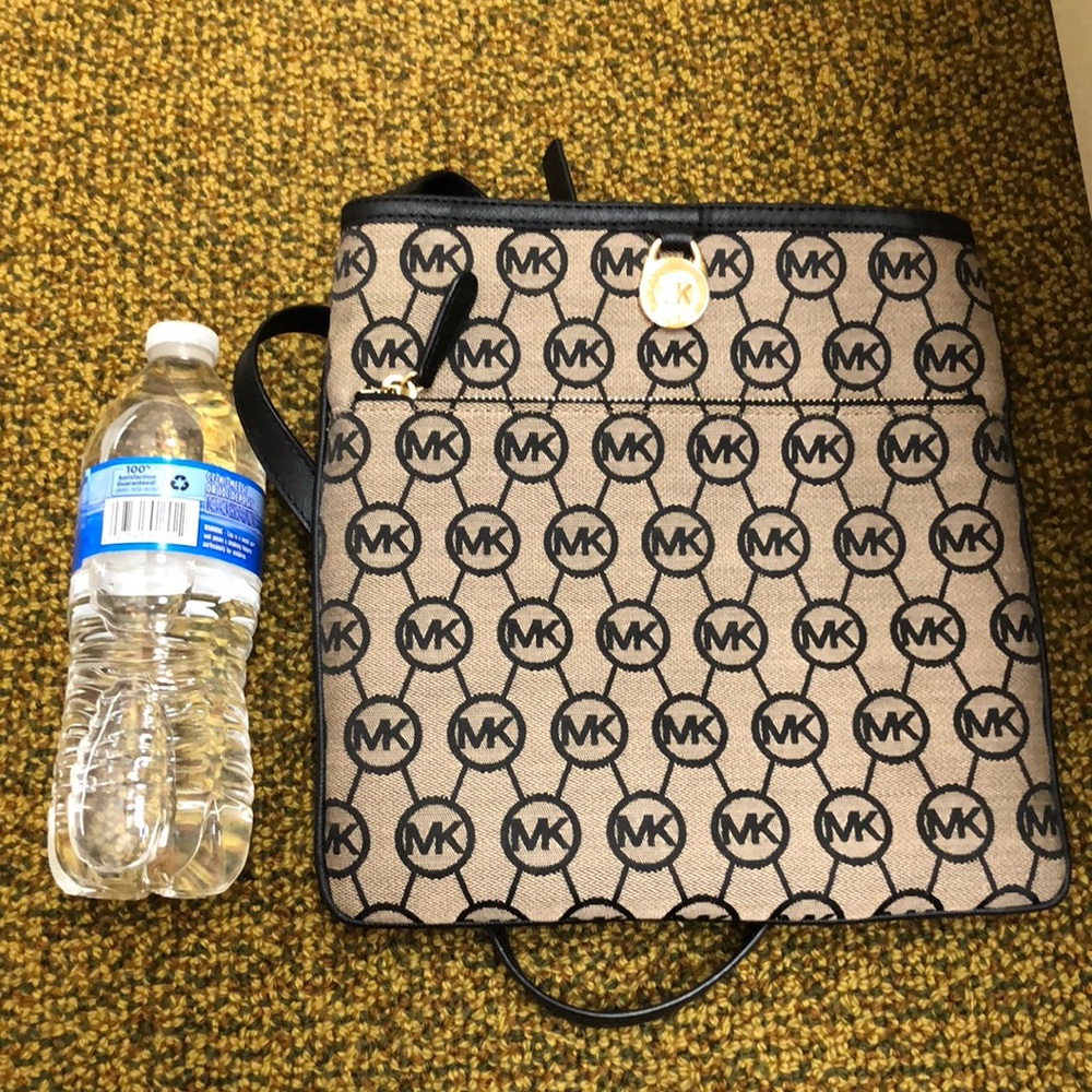 Michael Kors!!! Cross Body Purse!!!